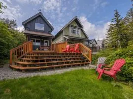 Bear Coast, Cabin with Hot Tub, Patio, and Waterview