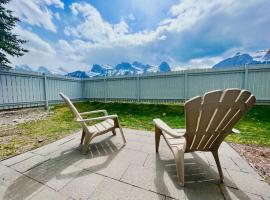 Nakiska, 2 Bed 1 Bath with Mtn Views，位于坎莫尔的酒店