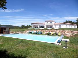 Villa 342 m2 classée 4 étoiles sur 1 ha - Provence，位于伊索勒河畔贝斯的酒店