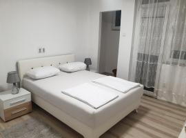 Apartman Lana，位于Bosanski NoviŽeleznička Stanica Bosanski Novi附近的酒店