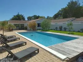 Charming villa in Le Bois-Plage with private pool