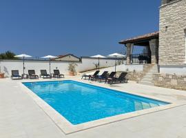 Villa Victoria Istra - heated pool，位于Nova Vas的酒店