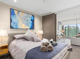 Sophisticated Designer Condo W River & City Views，位于墨尔本的酒店