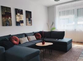 Spacious and Modern Apartment in Town Center，位于科尼茨Železnička Stanica Konjic附近的酒店