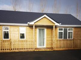 Country Cabin Retreat, Ireland's Hidden Heartland F35 YC67，位于巴利霍尼斯的公寓