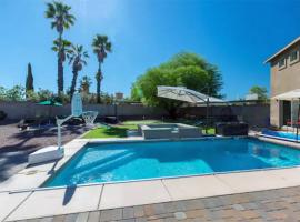 Family Fun Vacation, Heated Pool, Gameroom, Sauna，位于土桑的酒店