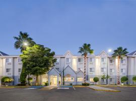Microtel Inn & Suites by Wyndham Culiacán，位于库利亚坎的酒店