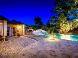 VILLA La Tarente Domaine Privé Mougins，位于穆然的酒店