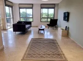 Tel Aviv North /Large Apartment w/ Pool,Spa&Gym