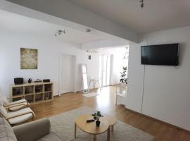 Casa Reds，位于拉姆尼库沃尔恰的酒店