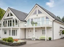 4 Bedroom Gorgeous Home In Herdla