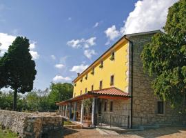 Villa Calussovo，位于华沙的酒店