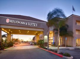 Red Lion Inn & Suites，位于佩里斯的酒店