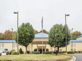 Econo Lodge Raleigh near Walnut Creek Amphitheatre，位于罗利的酒店