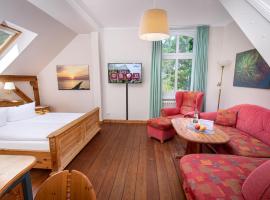 Hotel Schlösschen Sundische Wiese Zingst，位于青斯特的酒店