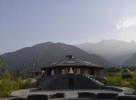 OSHO HIMALAYAS MEDITATION RESORT，位于康格拉的酒店