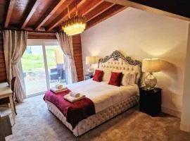 Kaoglen-Spruce-Hot Tub-Forrest Setting-Pet Friendly