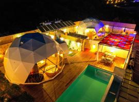 Kalkan Dome Suites & Deluxe-Glamping Holiday in Kalkan，位于卡斯的酒店