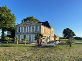 Château de Neyran chambre d'hôtes & Spa，位于滨海苏拉克的Spa酒店