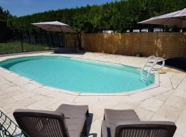 LUBERON EN PROVENCE GITE 3 CHAMBRES 100 m2 avec PISCINE PRIVEE，位于谢瓦布朗克的公寓