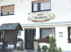Garni Hotel Bodden，位于古梅尔斯巴赫的酒店