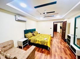 Comfy one bedroom apartment in Bahria town，位于拉瓦尔品第的酒店