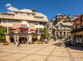 Whistler Village Centre by LaTour Hotels and Resorts，位于惠斯勒的酒店