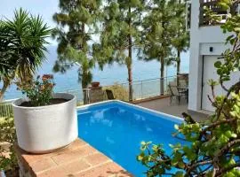 Villa's apartment on the beach, swimming pool A/C