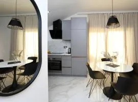 Luxury Apartments Monika near the sea with private parking