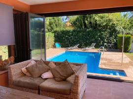 Casa con encanto en Gondomar con piscina，位于贡多马尔的酒店