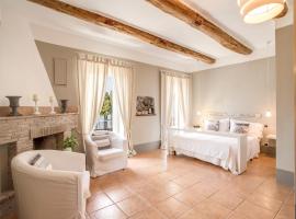 Hotel Borgo Vistalago，位于特雷维尼亚诺罗马诺的酒店