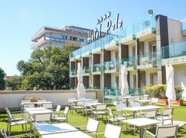 菠萝酒店，位于里米尼滨海中心的酒店