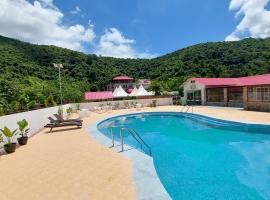 Shalom Farmhouse by the hillside，位于因帕尔的酒店