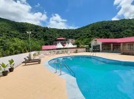Shalom Farmhouse by the hillside