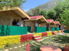 Tirthan village huts，位于Kotla的酒店