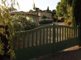 La Maison Barthélemy: Voie Verte et piscine，位于Bellegarde-du-Razès的带停车场的酒店