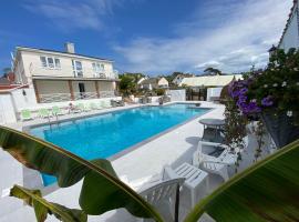 Beau Vallon Holiday Apartments，位于St Pierre du Bois的带泳池的酒店