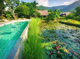 Mai Chau Valley Retreat，位于枚州县的带泳池的酒店