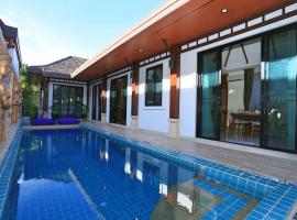 3bedroom pool villa only 250m to the Rawai beach F10，位于普吉镇的酒店