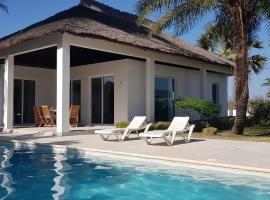 Villa Cap Ouest Piscine Grand Jardin à 2 Pas de l'Océan，位于斯基灵角的酒店