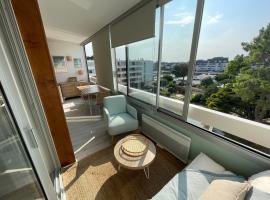 Appartement de standing, vue sur port de plaisance，位于拉波勒的酒店