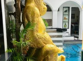Golden Gorilla Villa with private pool & jacuzzi