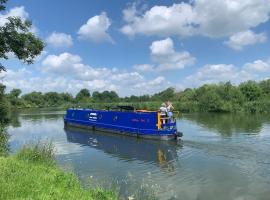 Narrowboat stay or Moving Holiday Abingdon On Thames DIFFERENT RATES APPLY ENSURE CORRECT RATE SELECTED，位于阿宾登的度假短租房