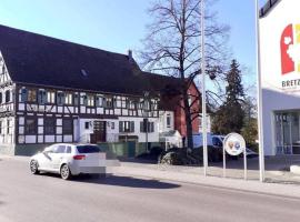 Gasthaus Rössle，位于布雷茨费尔德的带停车场的酒店