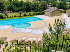 Комплекс Омайник，位于卡洛费尔的酒店