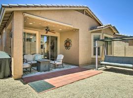 North Phoenix Home with Community Pools!，位于Anthem的酒店