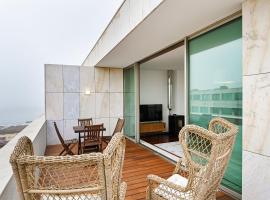 Leça Front Beach Luxury Penthouse，位于莱萨·达·帕尔梅拉的海滩短租房
