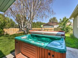 Lovely Twin Falls Home with Private Hot Tub!，位于双子瀑布的度假屋
