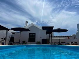 Nazaret Villa with heated pool，位于纳萨雷特的酒店