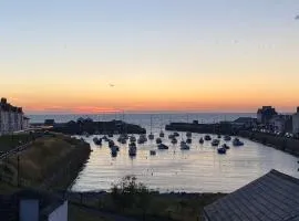 Aberaeron Island House - Panoramic Harbour Views